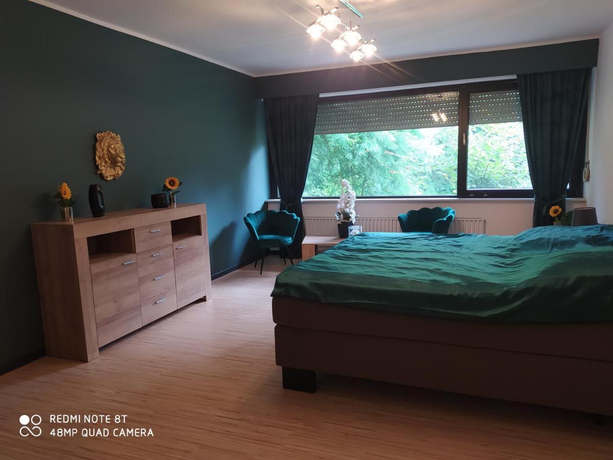 Park Villa Ferienwohnung Mit Pool Und 3 Schlafzimmer 于尔岑 外观 照片