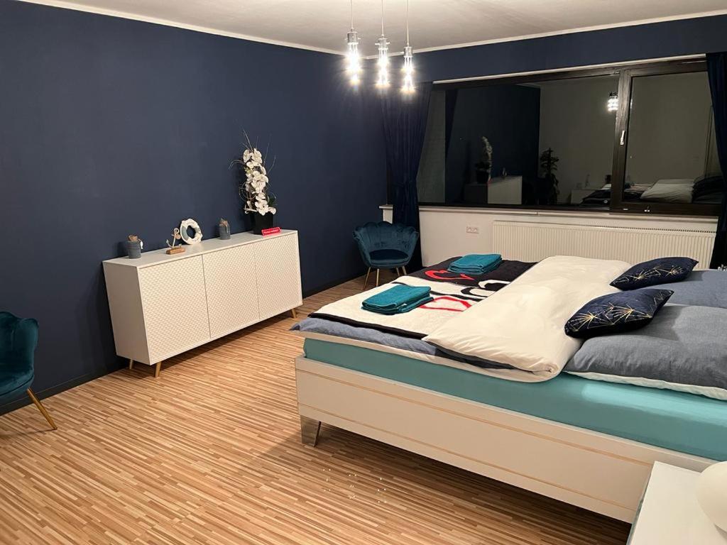 Park Villa Ferienwohnung Mit Pool Und 3 Schlafzimmer 于尔岑 外观 照片