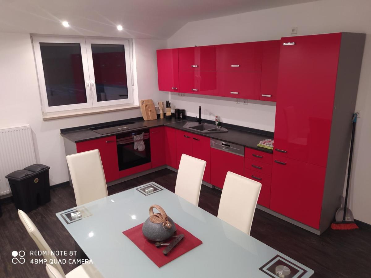 Park Villa Ferienwohnung Mit Pool Und 3 Schlafzimmer 于尔岑 外观 照片