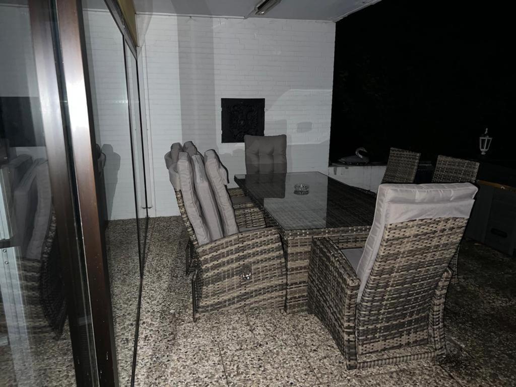 Park Villa Ferienwohnung Mit Pool Und 3 Schlafzimmer 于尔岑 外观 照片