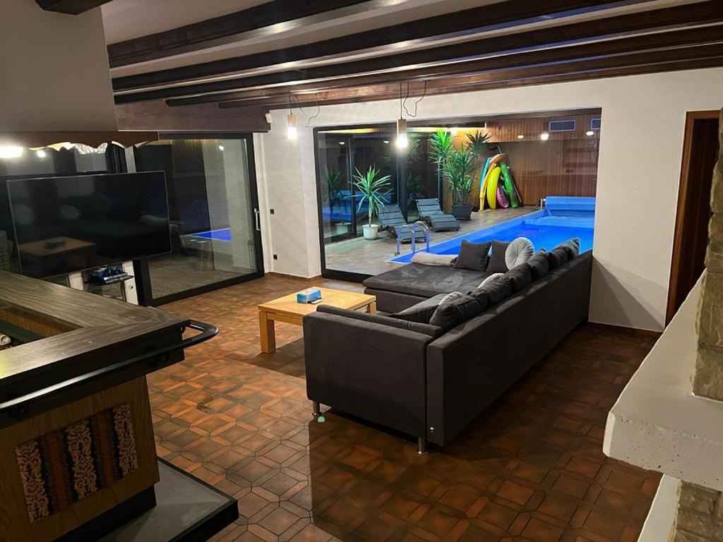 Park Villa Ferienwohnung Mit Pool Und 3 Schlafzimmer 于尔岑 外观 照片